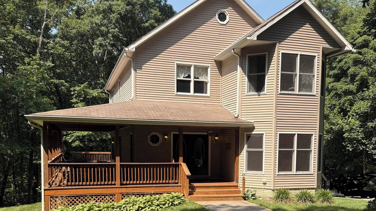 Viewtown House | Nestled Among Majestic Trees, Hilltop Hideaway is a Woodland Sanctuary