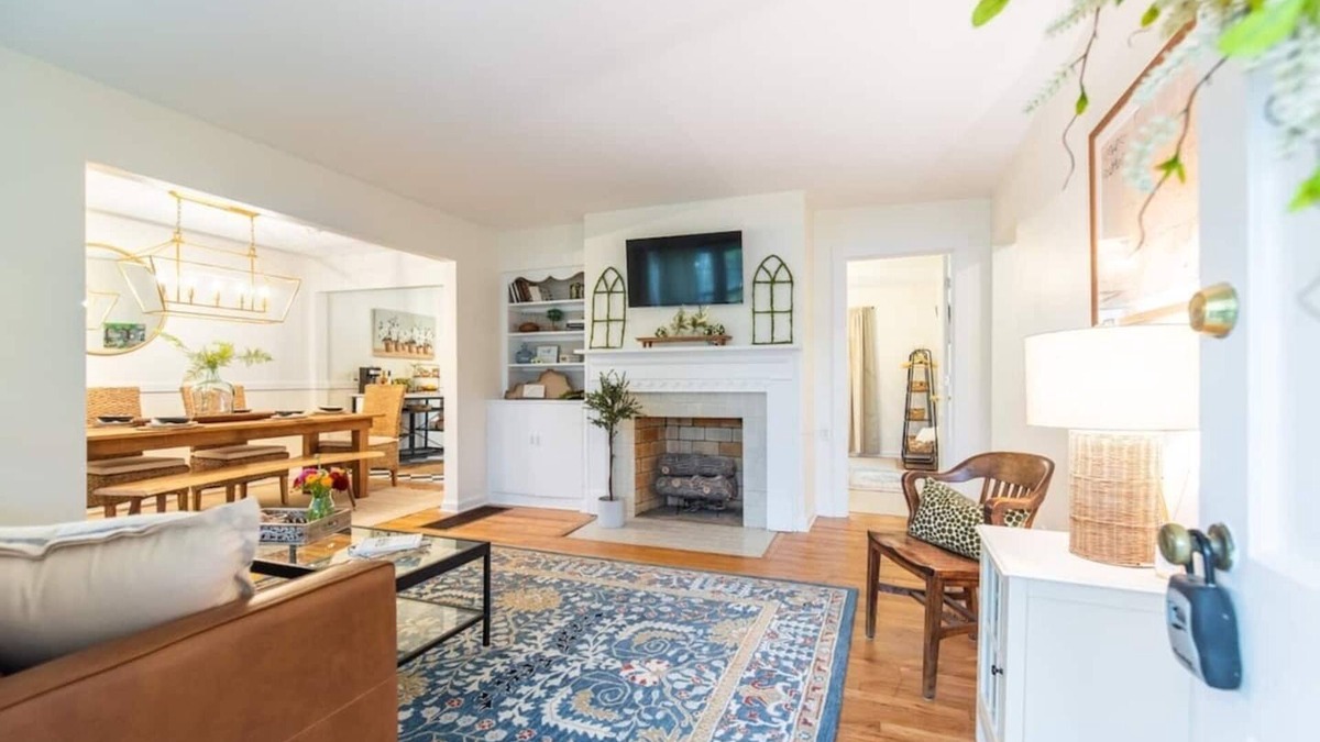 Harrodsburg House | Nestled amongst the site of Old Graham Springs is where you will find The Blue Cottage