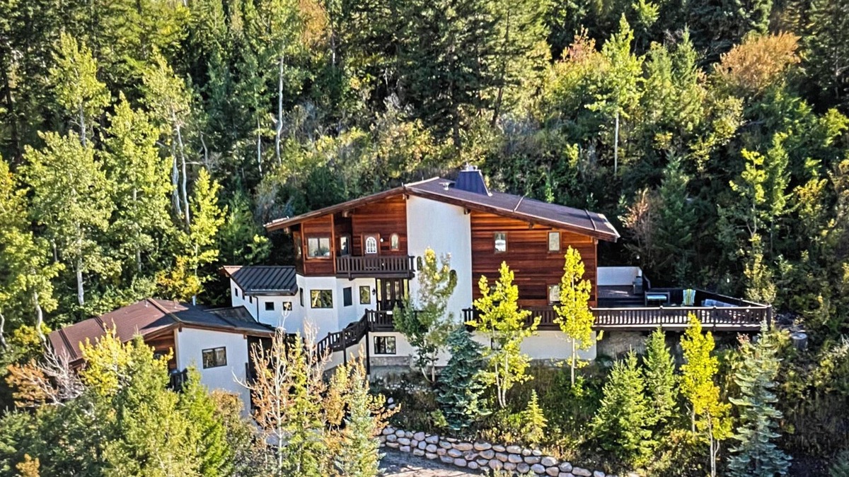 Eagle-Vail House | Nestled btw Vail & Beaver Creek, up to 27 people,golf, pickleball, resorts close