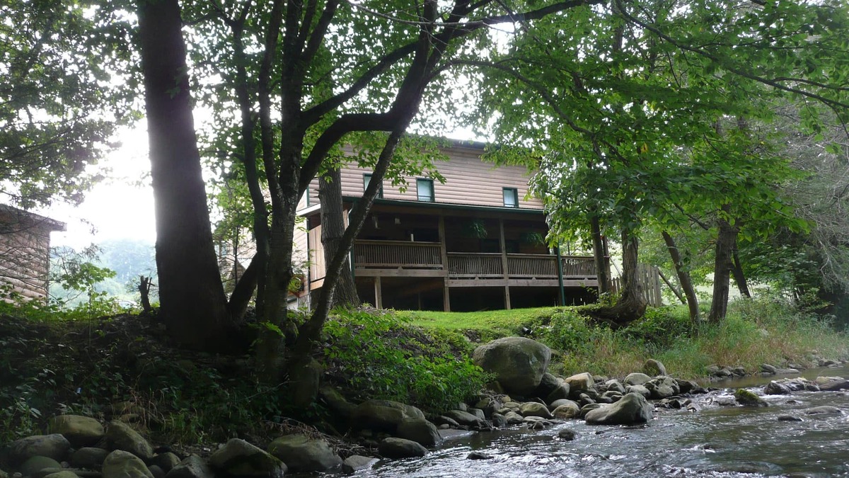 Lansing Cabin | Nestled In A Mountain Setting With Several Water, Scenic, And Shopping Venues.