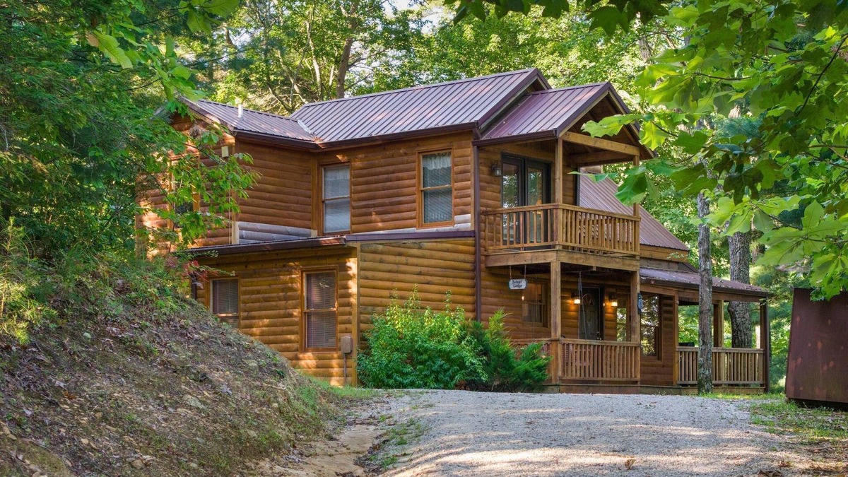 Rogers Cottage | Nestled in a scenic backdrop with captivating mountain valley view
