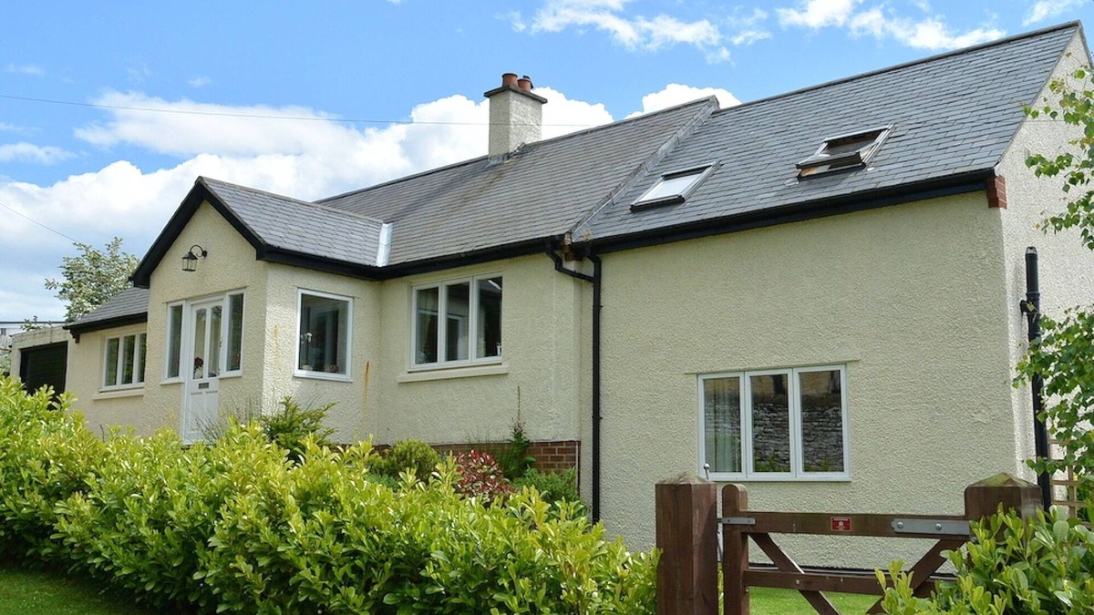 Otterburn House | Nestled In Northumbrian Village Of Otterburn w/Sun Lounge To Patio & Garden