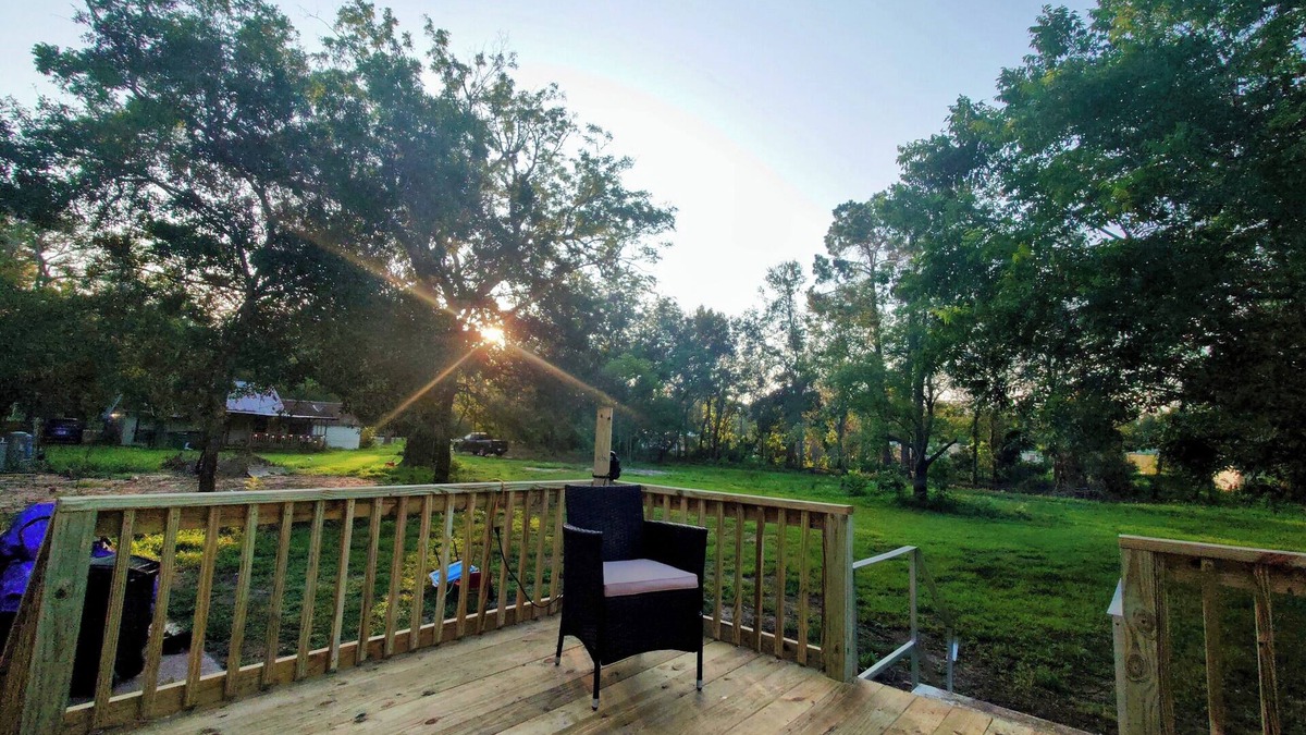 Alvin House | Nestled in nature 3-bedroom mobile house in Alvin