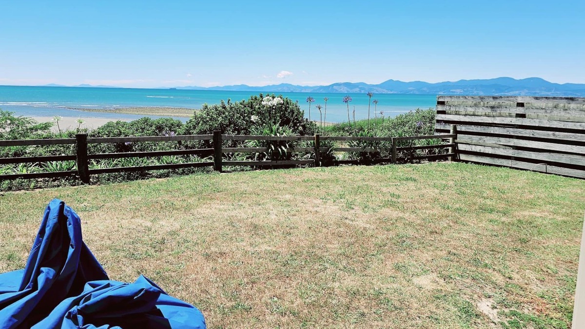 Tasman Cabin | Nestled in the heart of Tasman, this lovely cabin is located at the scenic Kina Peninsula