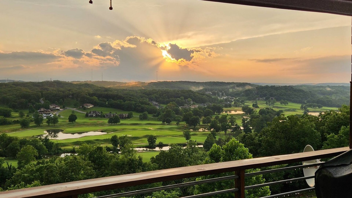 Kaiser House | Nestled on a bluff overlooking the Osage River and Golf Course.