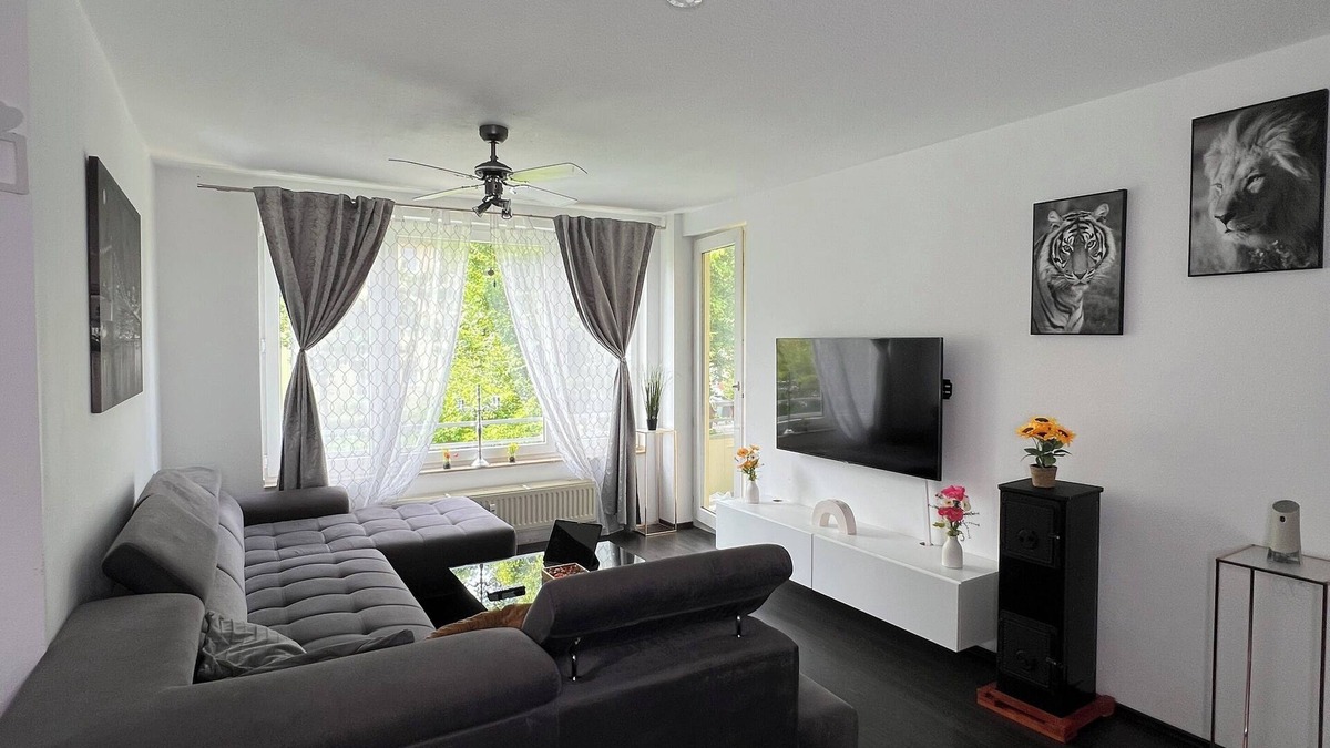 Fallersleben Apartment | Nestly.home55 Central & Modern