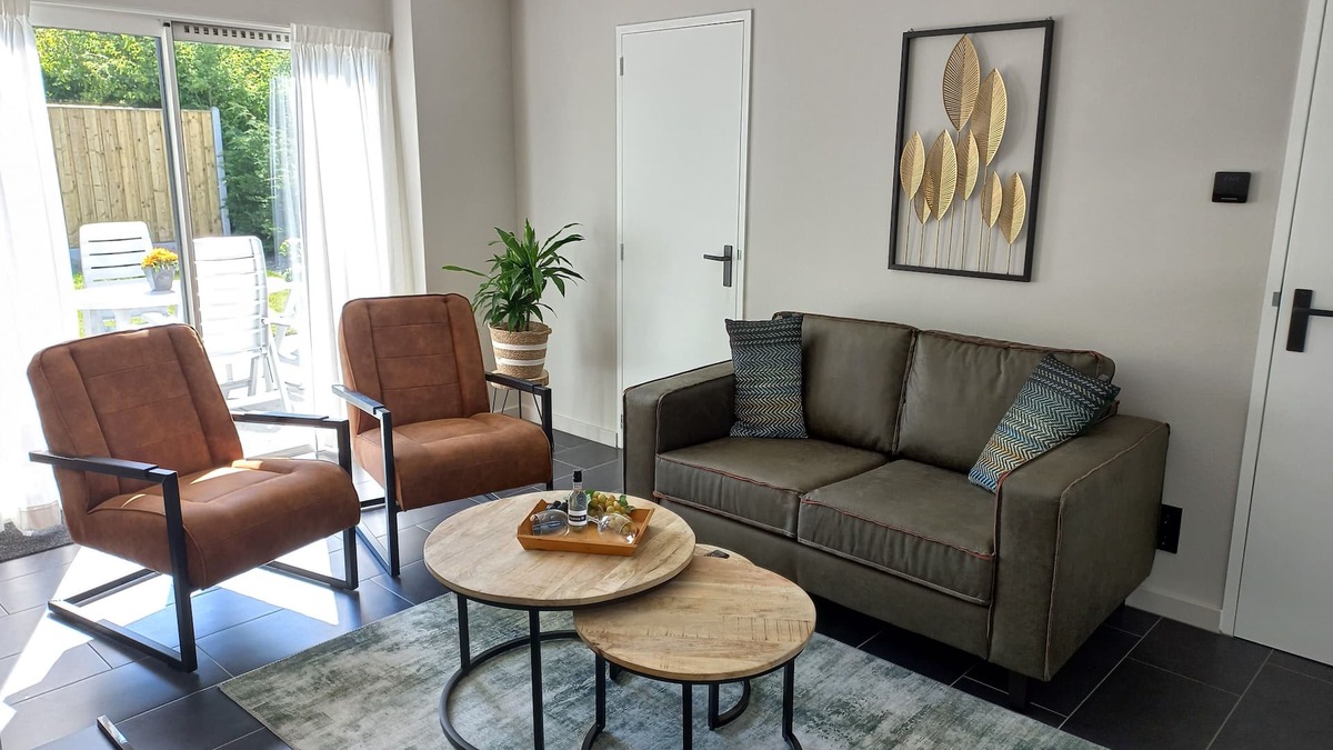 Bruinisse House | Nette vakantie woning met tuin en terrassen midden in het dorp