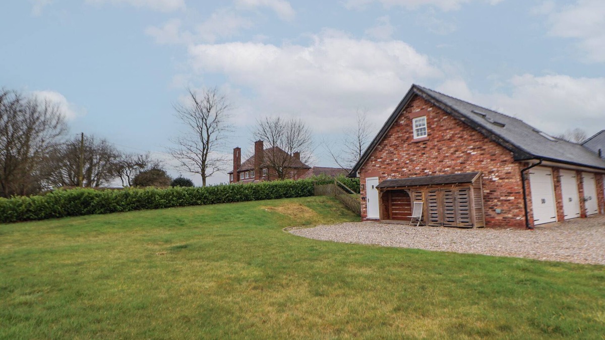 Cheshire West and Chester Cottage | NETTLEFORD EXHALE, pet friendly, with a garden in Kelsall
