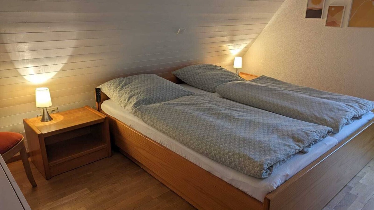 Bad Berleburg Apartment | Neu Renovierte 90qm Ferienwohnung im Dachgeschoss