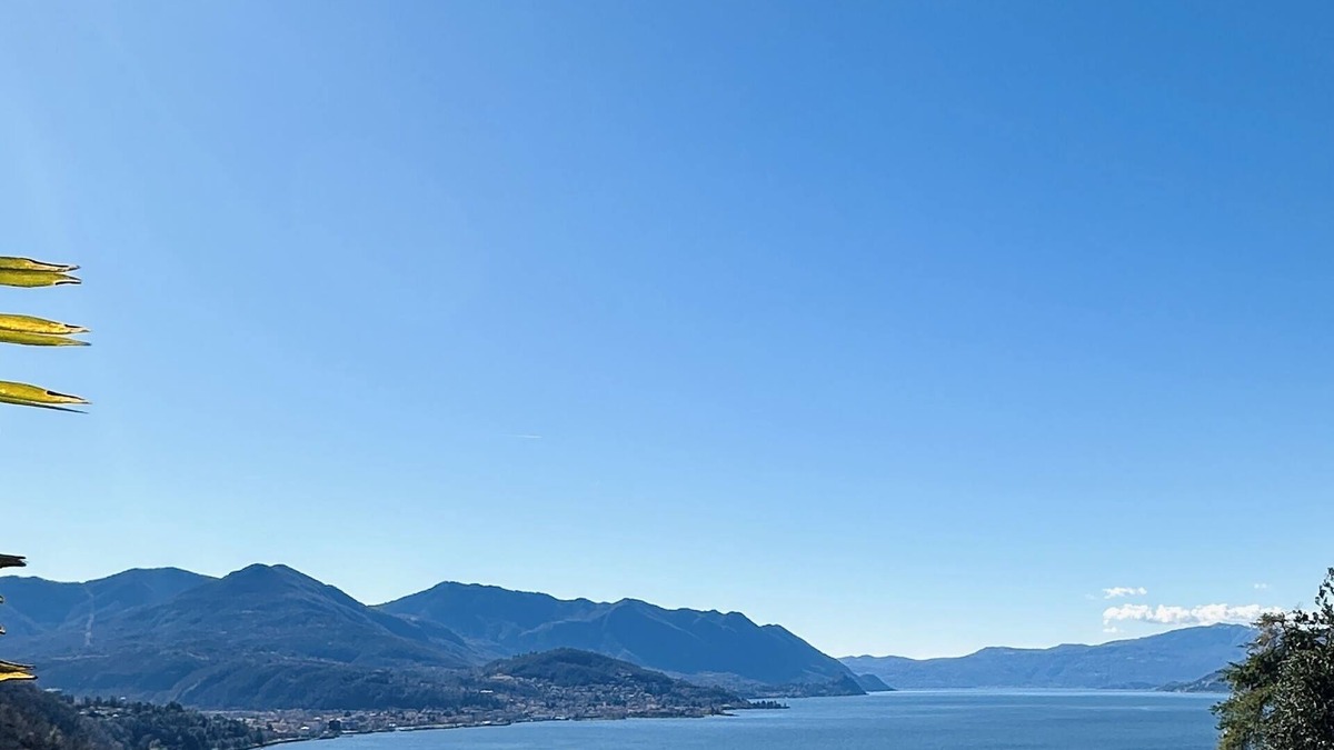 Colmegna Apartment | Neu Renovierte Ferienwohnung mit Fantastischem Ausblick auf den Lago Maggiore