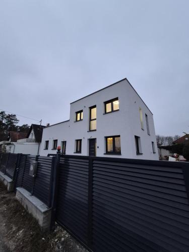 Wagram Apartment | Neubauwohnung mit 80 m2 Terrasse, 8 Minuten von Linz entfernt