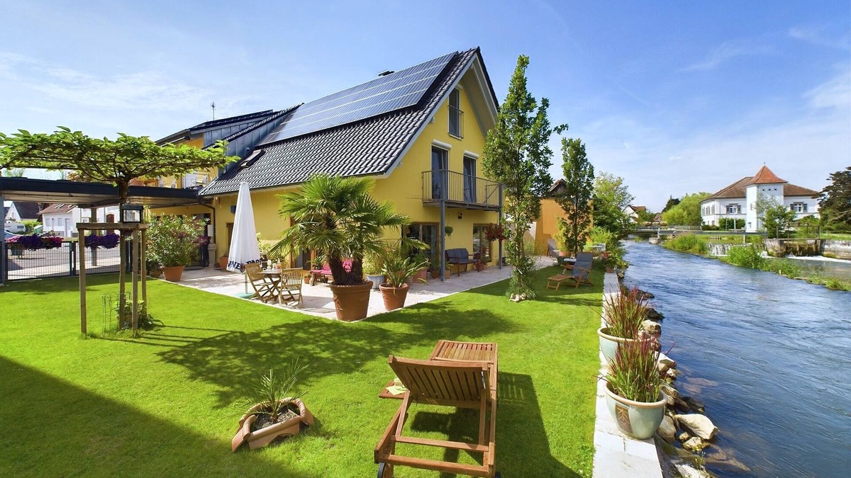 Singen Apartment | Neue Ferienwohnung 35qm u. Balkon in Sehr Schöner Lage, Direkt am Fluss
