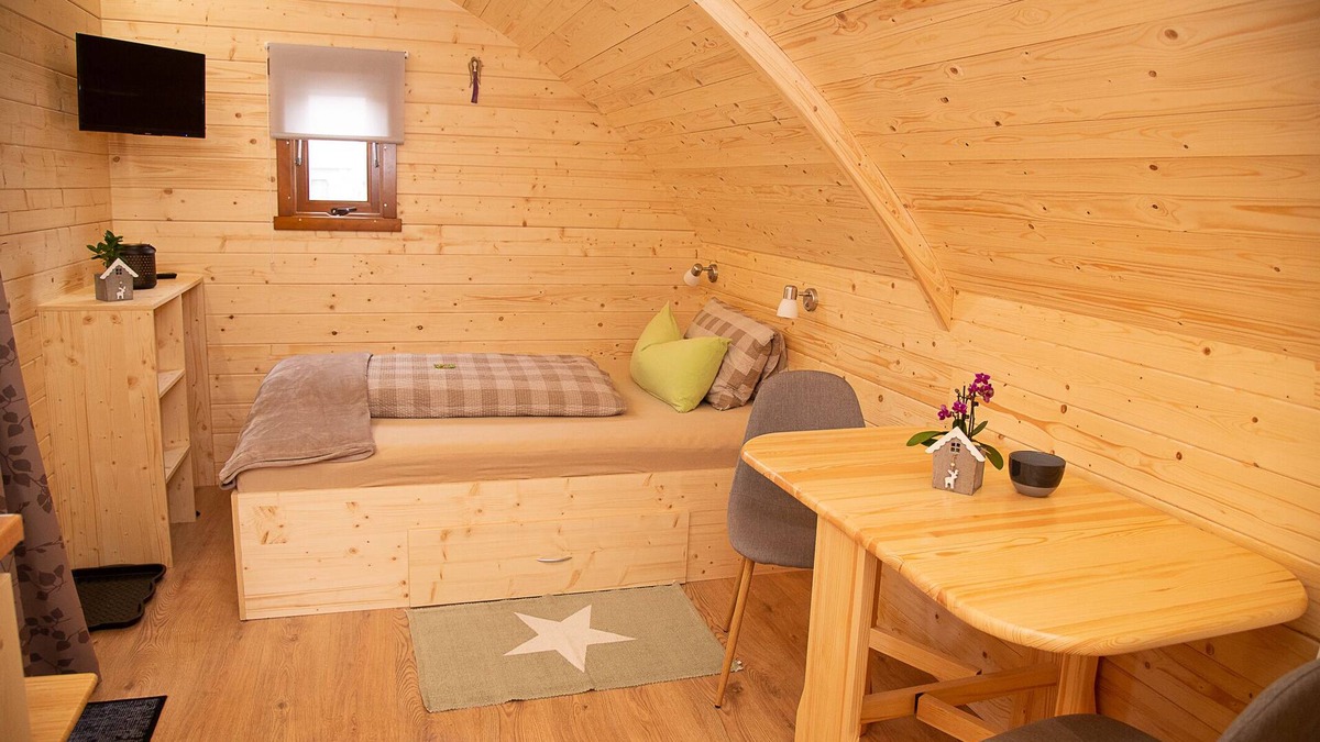 Wallersdorf Apartment | Neugebautes Tinyhouse mit eigener Terrasse und kostenfreier WLAN-Nutzung