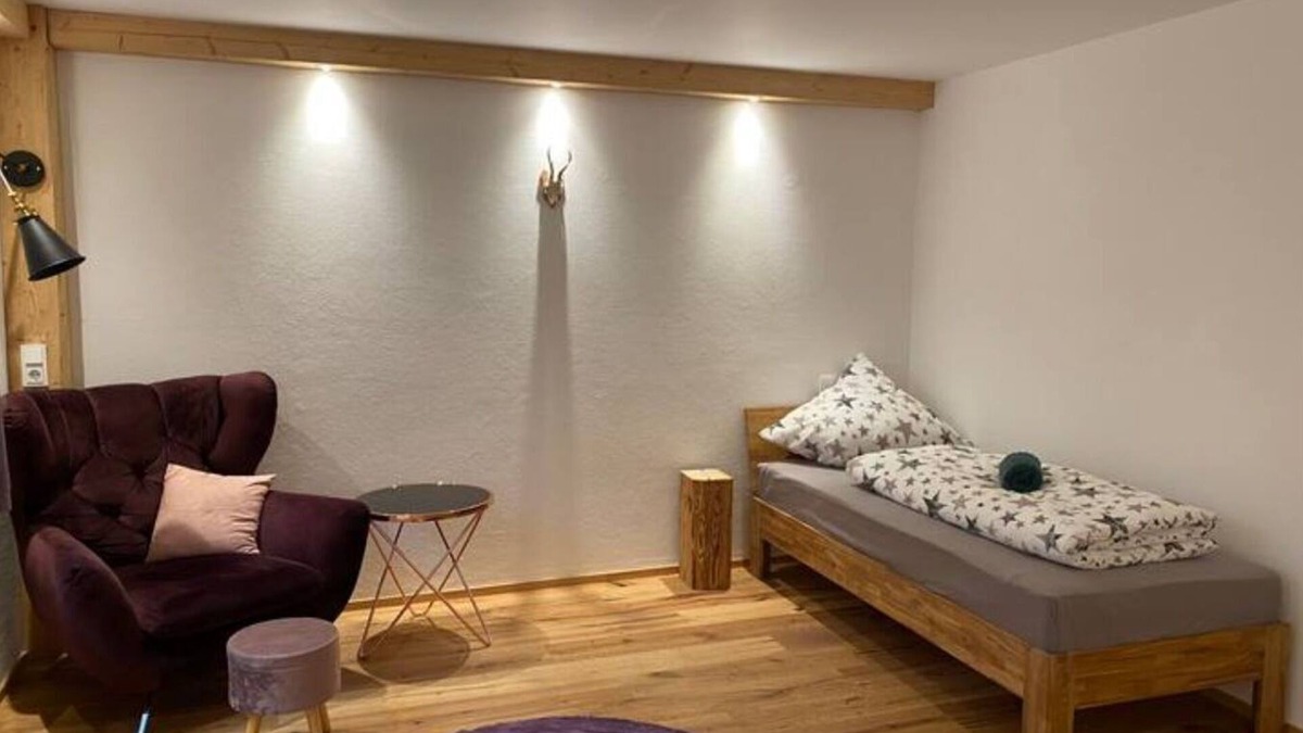 Holzkirchen Apartment | Neurenovierte 60m2 Fewo Xaverl zw. Stadt&bergen