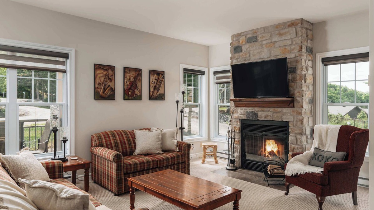 Saint-Faustin-Lac-Carre Condo | Neve, Pool & beach in the heart of Mont-Blanc