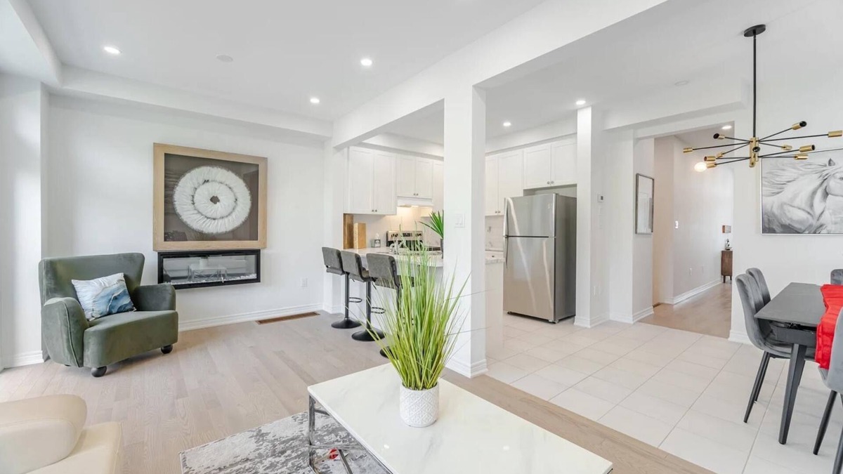 Vaughan House | Never Lived-In | Contemporary Comfort, cozy and relaxing , minutes from Airport