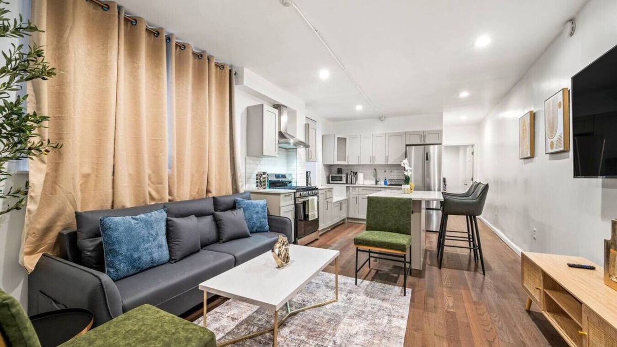 Society Hill Apartment | New 1 BD in Prime Philly Location with King Bed