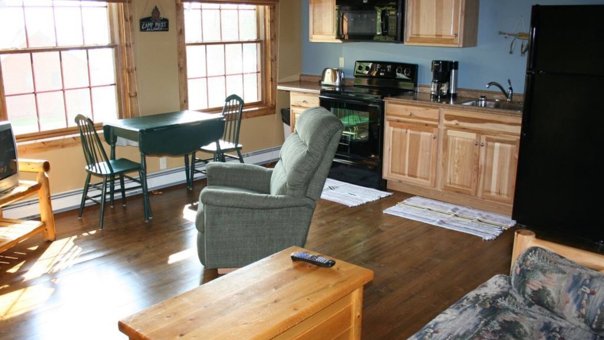 Bemidji Cabin | New 1 bedroom lake cabin with FREE resort amenities