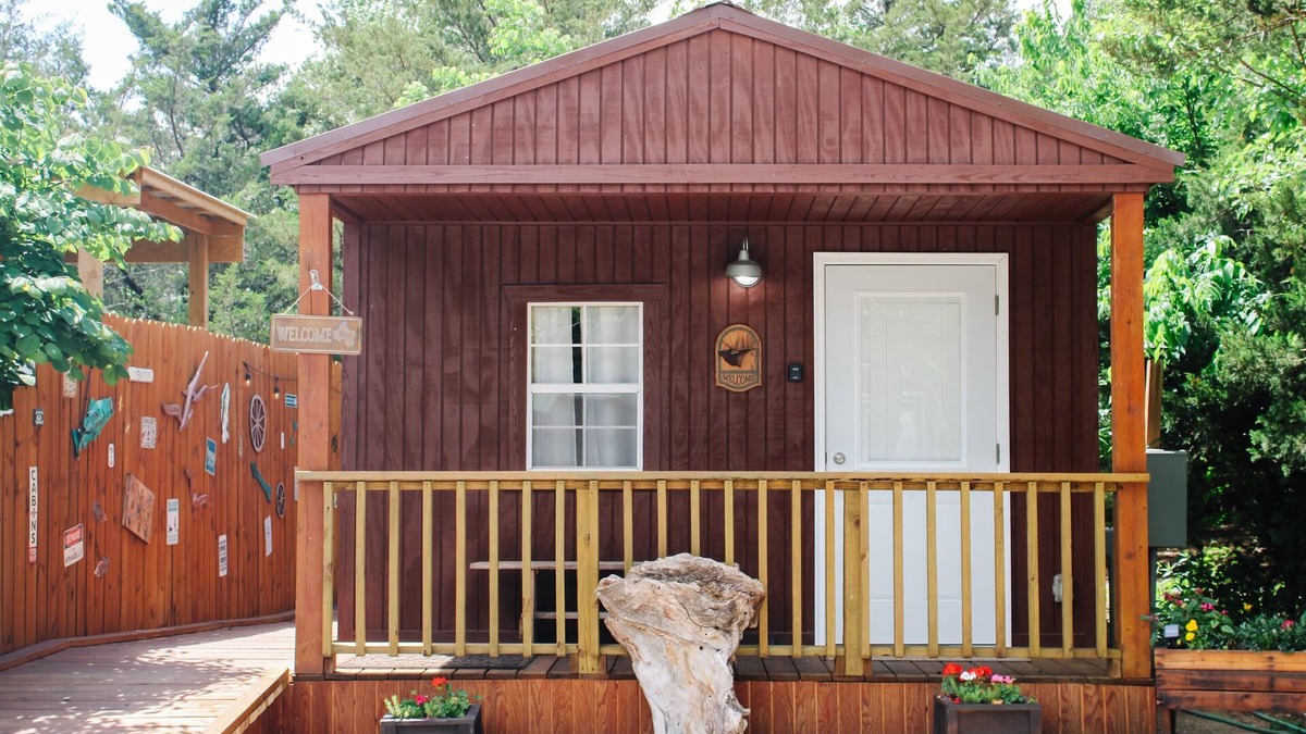 Neal Cabin | NEW! #1 ~ Modern Hunting One Room Cabin ~ Wheelchair Accessible