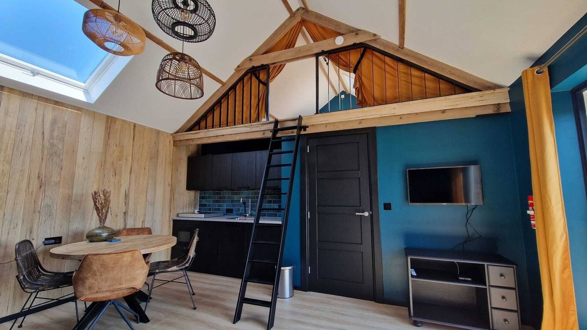 De Haukes House | New! 100% nature house with views over the landscape and the setting sun