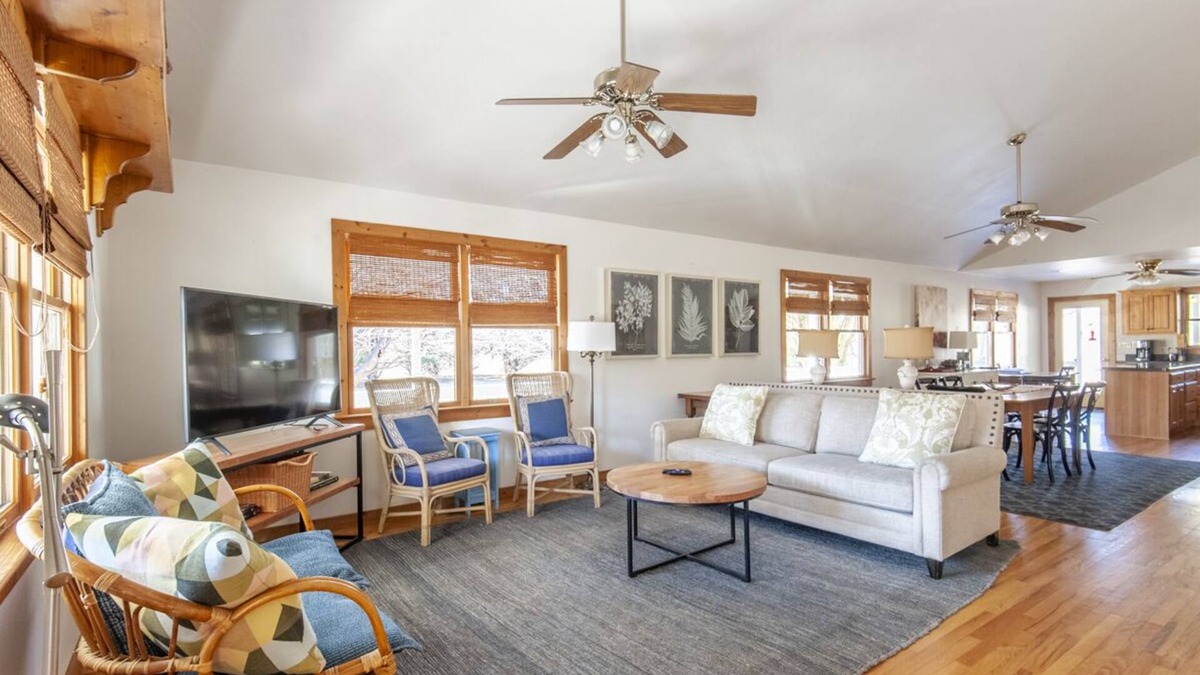 Nellysford House | New! 15 minutes to Wintergreen! - Rockfish Valley Cottage