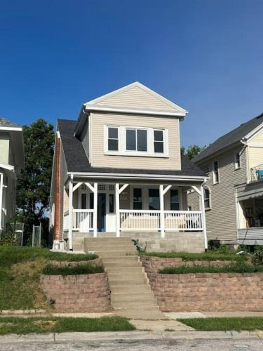 Downtown Omaha Villa | New 1890 Craftsman Home 5BR 4BA