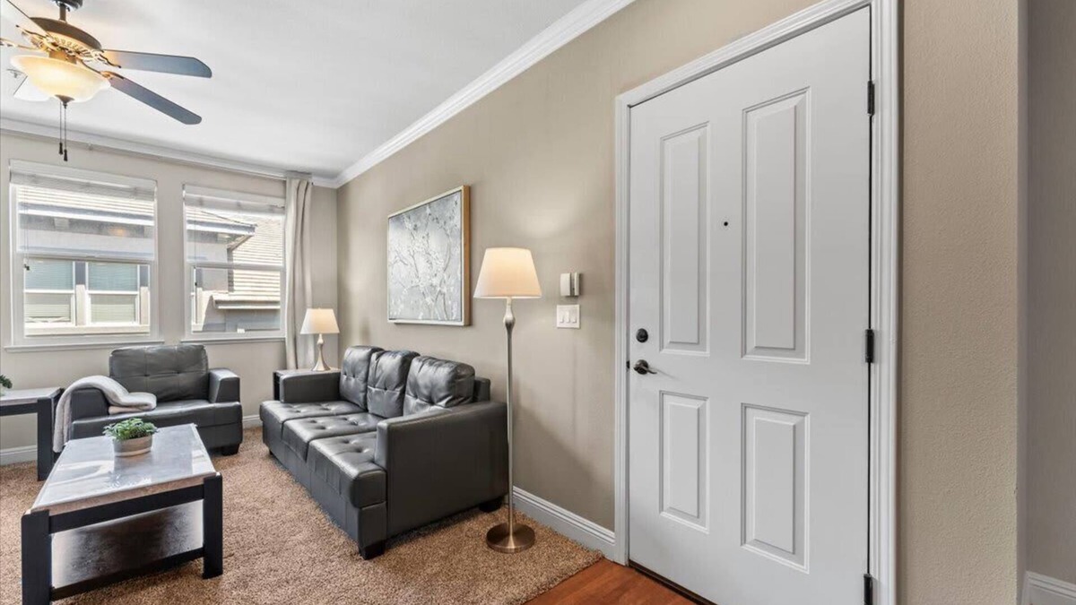 Reno/Tahoe Airport Apartment | New 1BR Apartment with Heated Pool, Gym & Minigolf