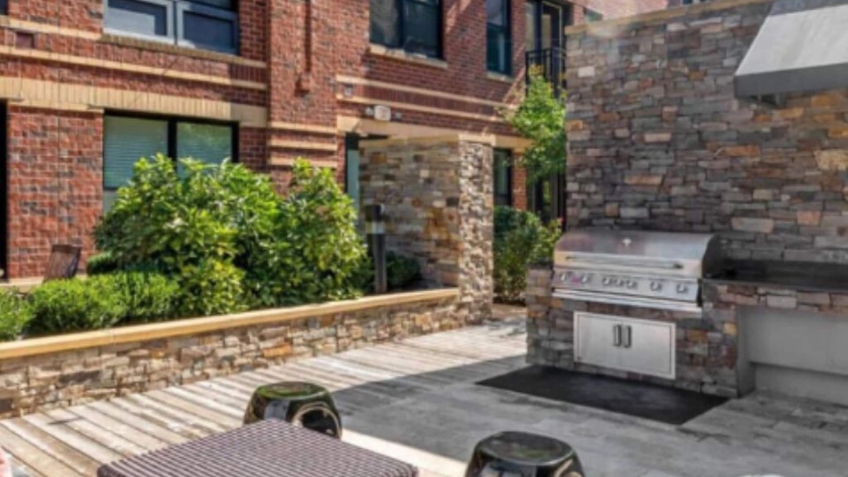 Radnor - Fort Myer Heights Apartment | NEW 1BR in the VA/DC area 1-parking in the garage at the property included!