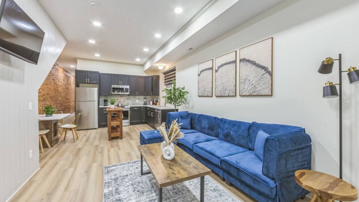 North Philadelphia West Apartment | New 2/2 Across from Fairmount Park | 10 Mins to DT