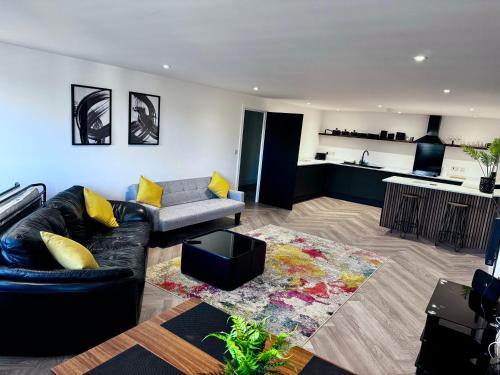 Royston Apartment | New 2 Bed Apartment in Royston High St