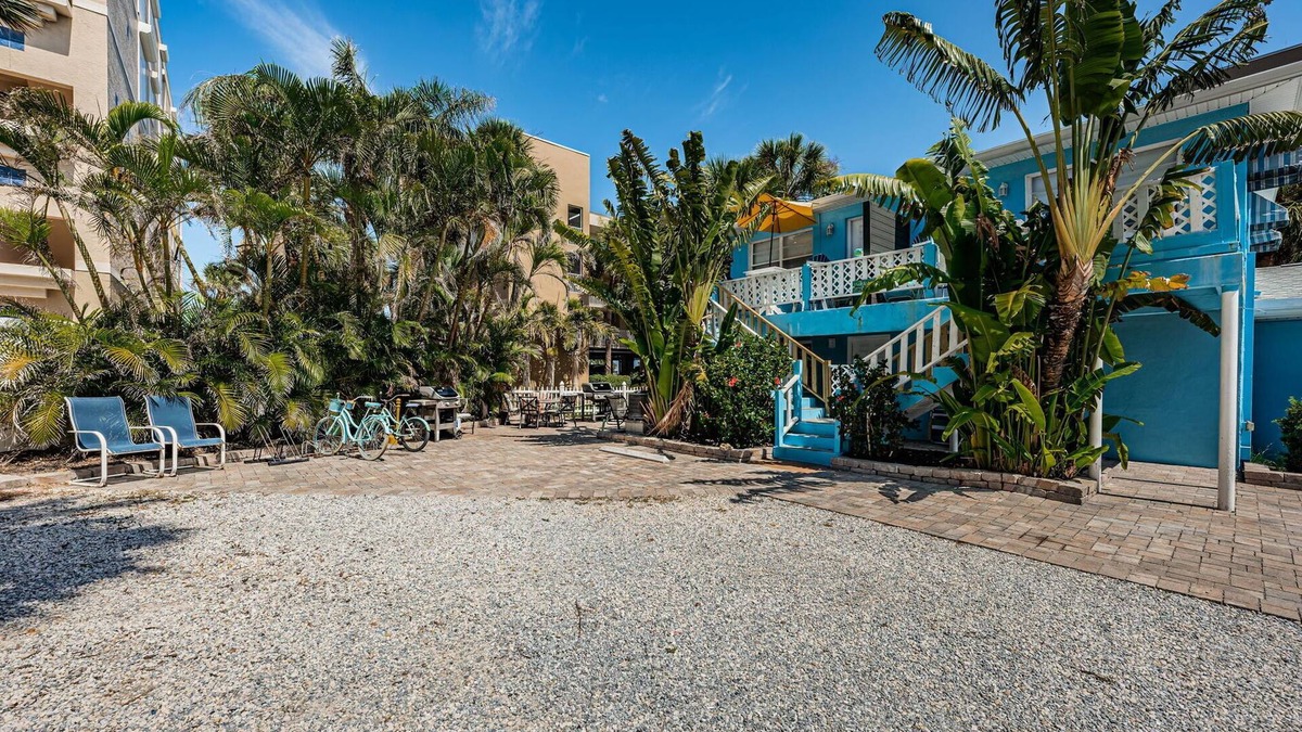 Indian Rocks Beach Villa | New 2 Bedroom Beachside villa suite Stroll to the beach and local restaurants and pubs.