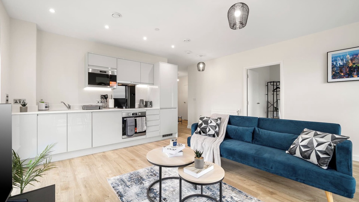 Seven Kings Apartment | New 2-Bedroom Apartment with Iconic London Views