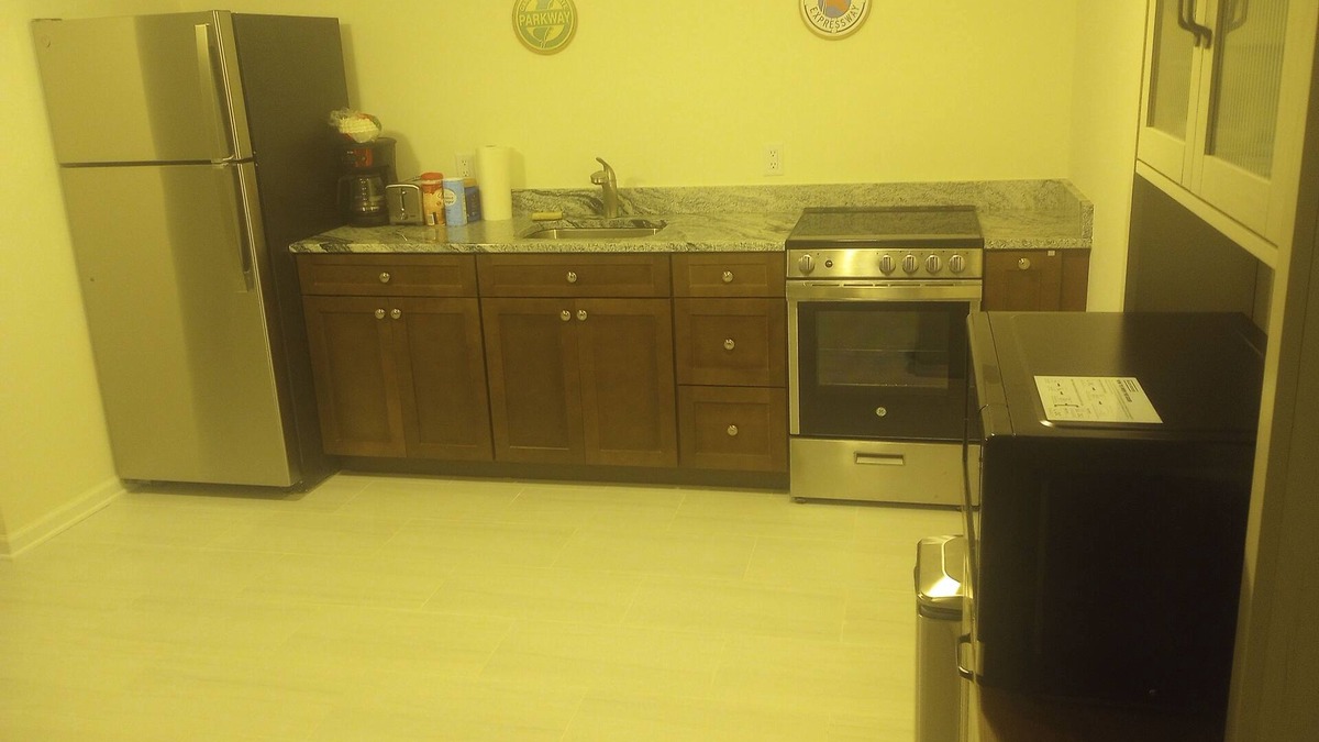 Blades House | New 2 bedroom apartment. Quiet and setting, just bring your suitcase and enjoy.