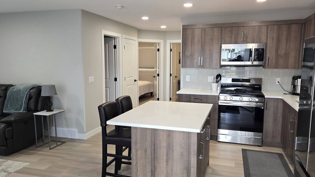 Medicine Hat Apartment | New! 2 Bedroom Ground Floor Unit With Parking, Separate Entrance. Full kitchen.