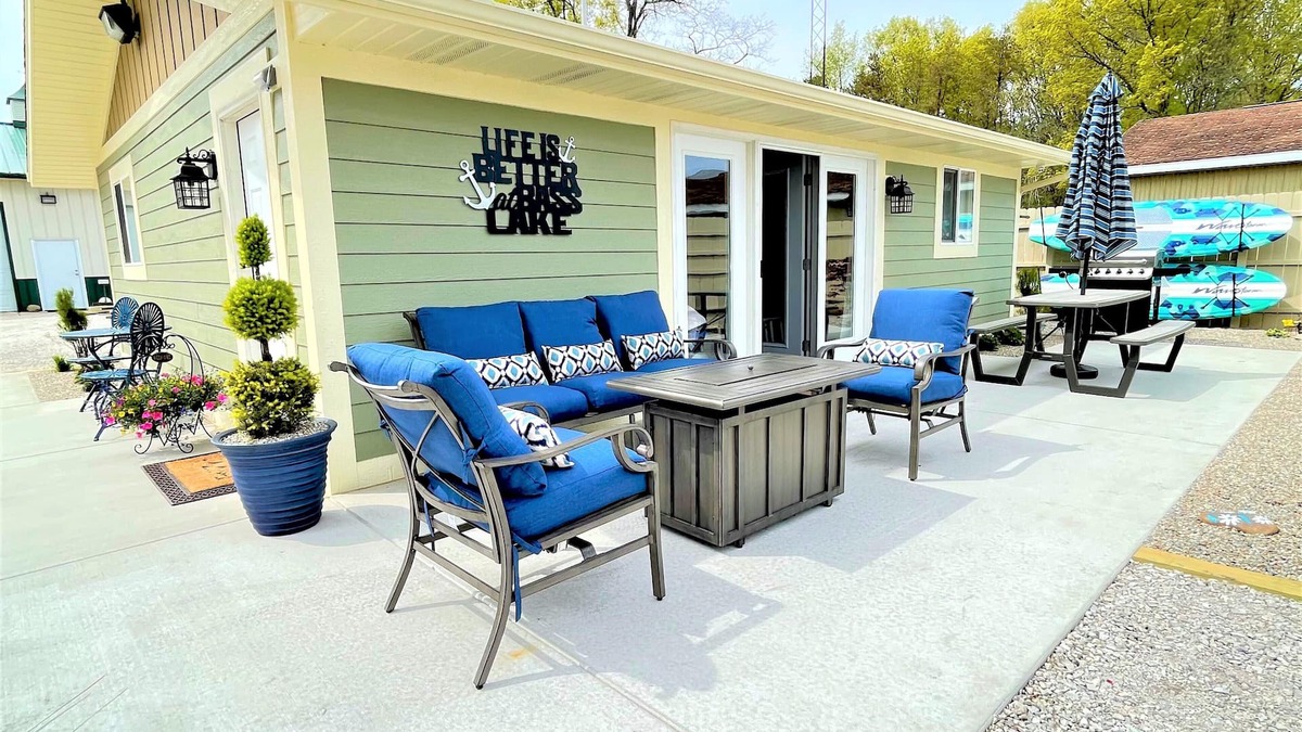 Bass Lake Cottage | New 2 Bedroom Guest Cottage on Bass Lake - Paddleboard/Private Boat Ramp/Bikes