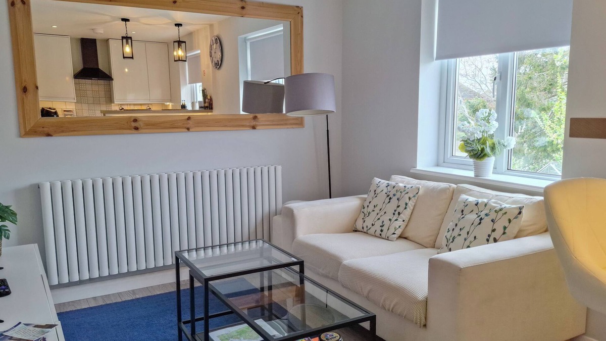 Ashford Apartment | NEW 2 bedrooms with private en-suite near Heathrow