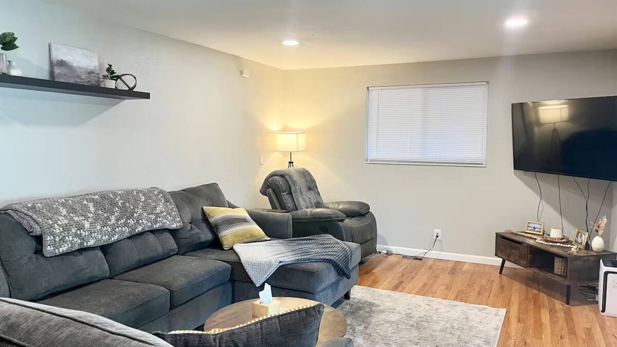 South Westminster House | NEW 2 BR 1 BA Home Office Escape!