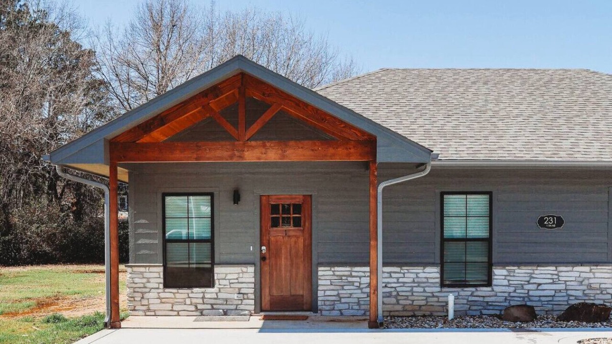 Paris House | New, 2 BR, 2B, 231 11th NE, #1