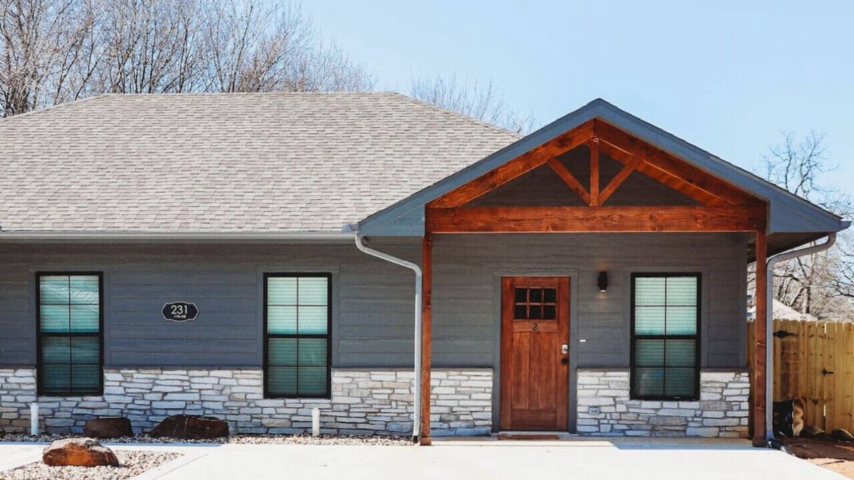 Paris House | New 2 BR, 2B, 231 11th. NE unit2