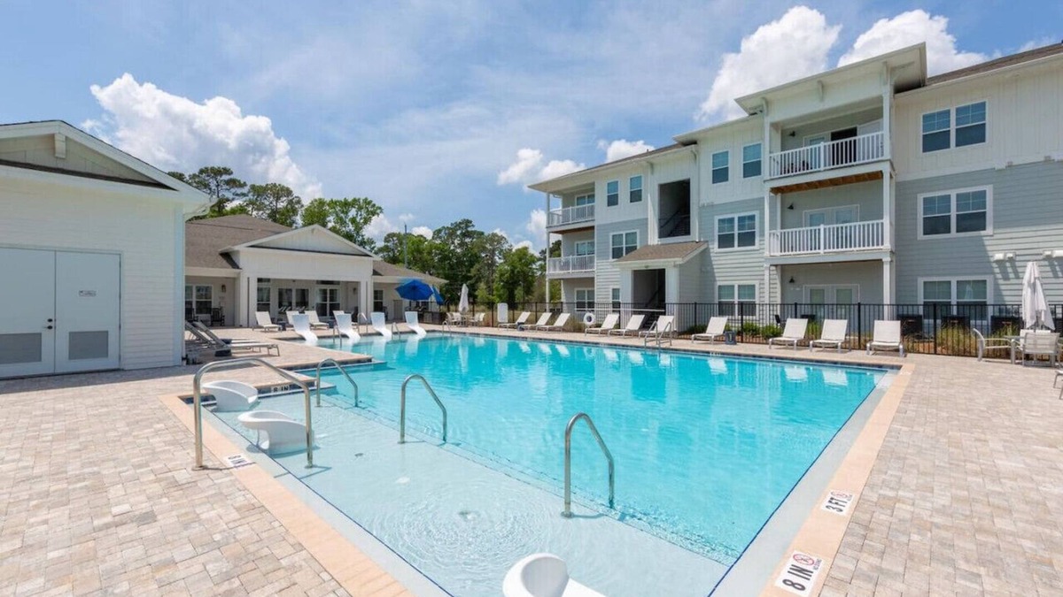 Orange Park Apartment | *NEW* 2 BR Getaway w/Pool & Gym
