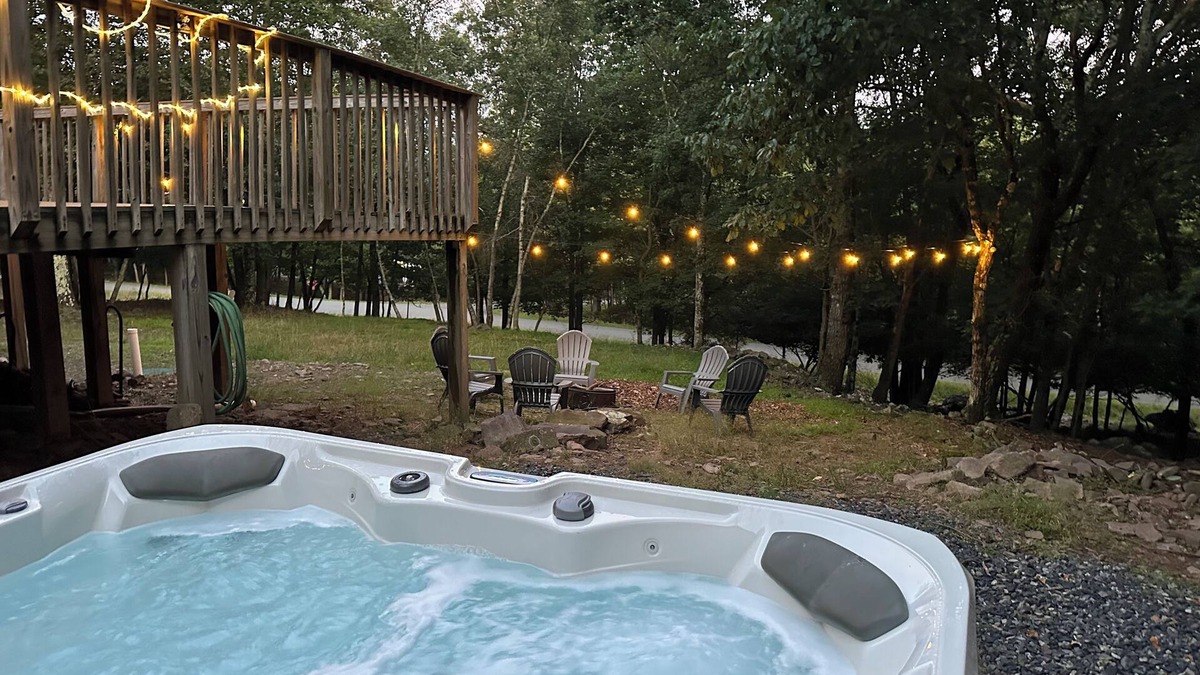 Albrightsville Cabin | New! 2 Pools! A/C ! Spacious House with HOT TUB, Games, Dog ok!