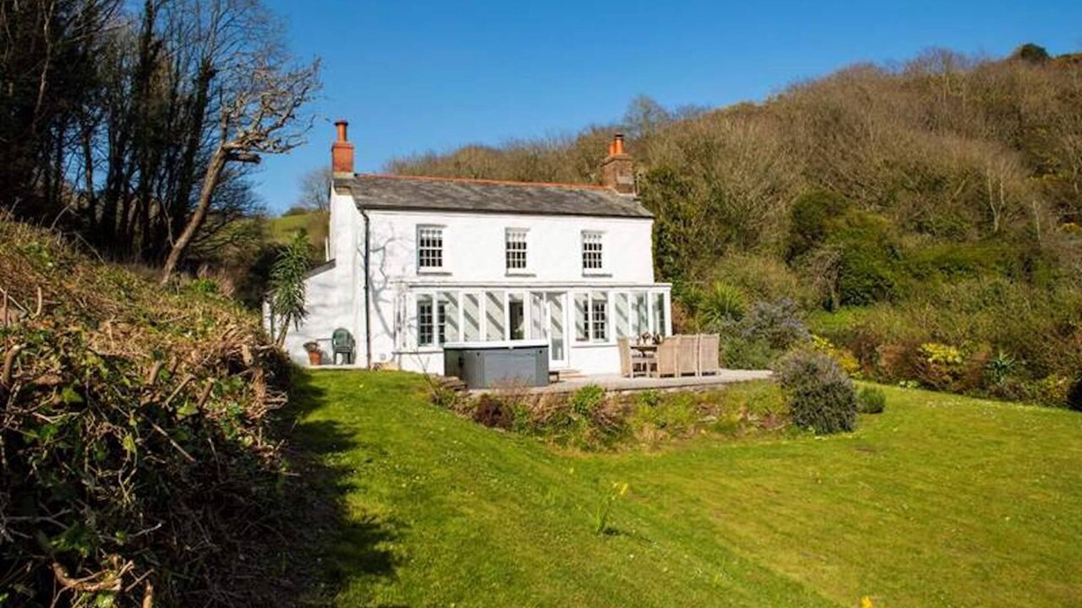 Par Cottage | NEW 2021, Idyllic Cottage in Polkerris, by the beach, sea views, near Fowey.