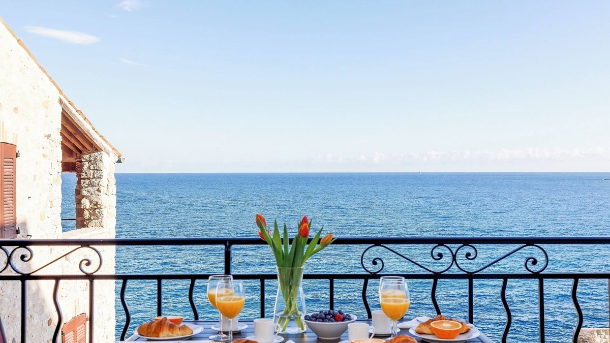 Antibes Old Town House | 🌞 NEW 2024 🏖️ Lux VillageHouse 2BDR, 2BTH - 1sr row full sea view 🌅