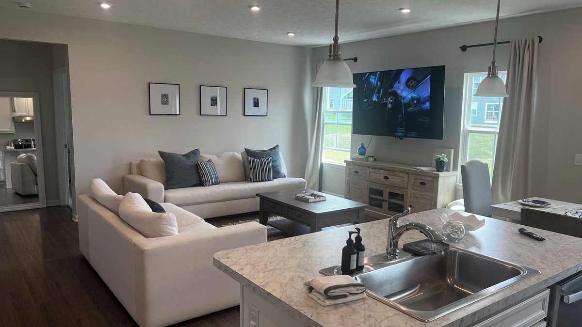 Wooster House | New 2024 Luxury 3BR Home Near Downtown Wooster & College