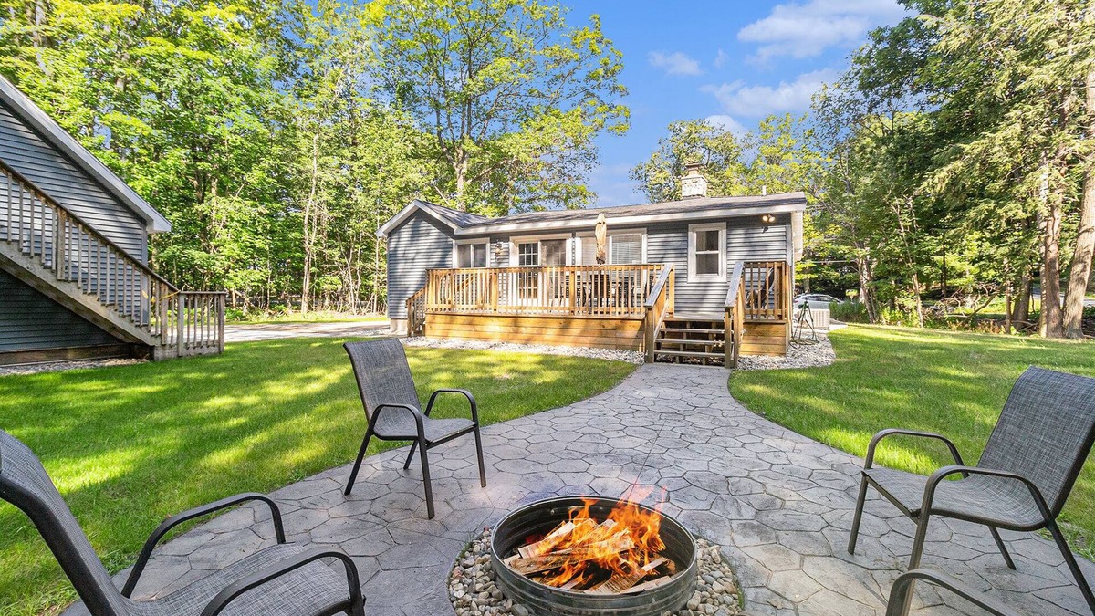 Manistee Cottage | NEW 2024: Remodeled Home, Near Lake MI