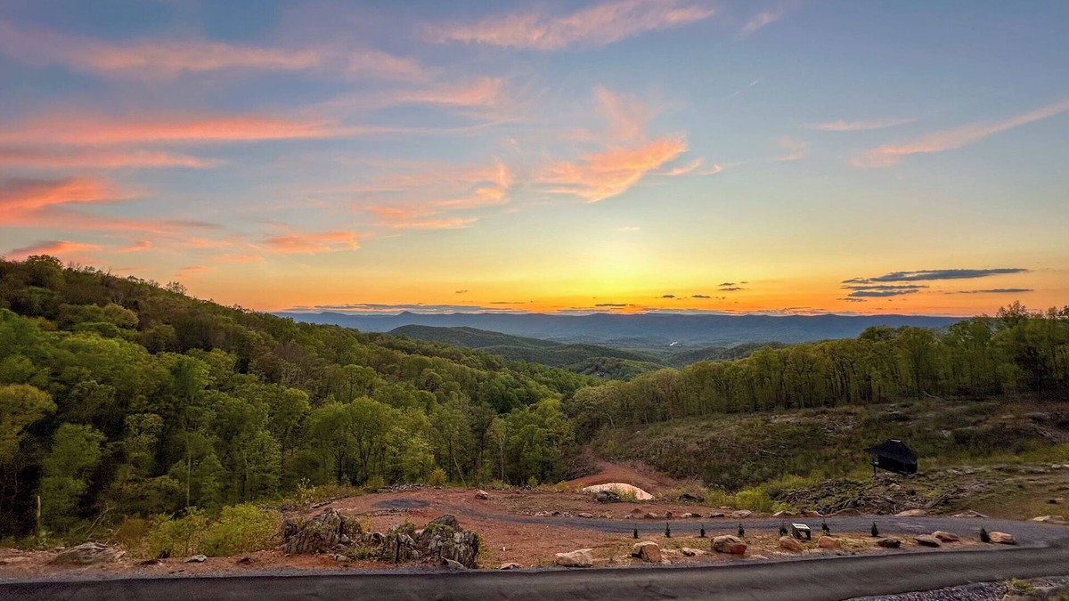Rileyville Cabin | NEW 2024 Sunset Views𖣰 Hot Tub Pets 9BD/3BA