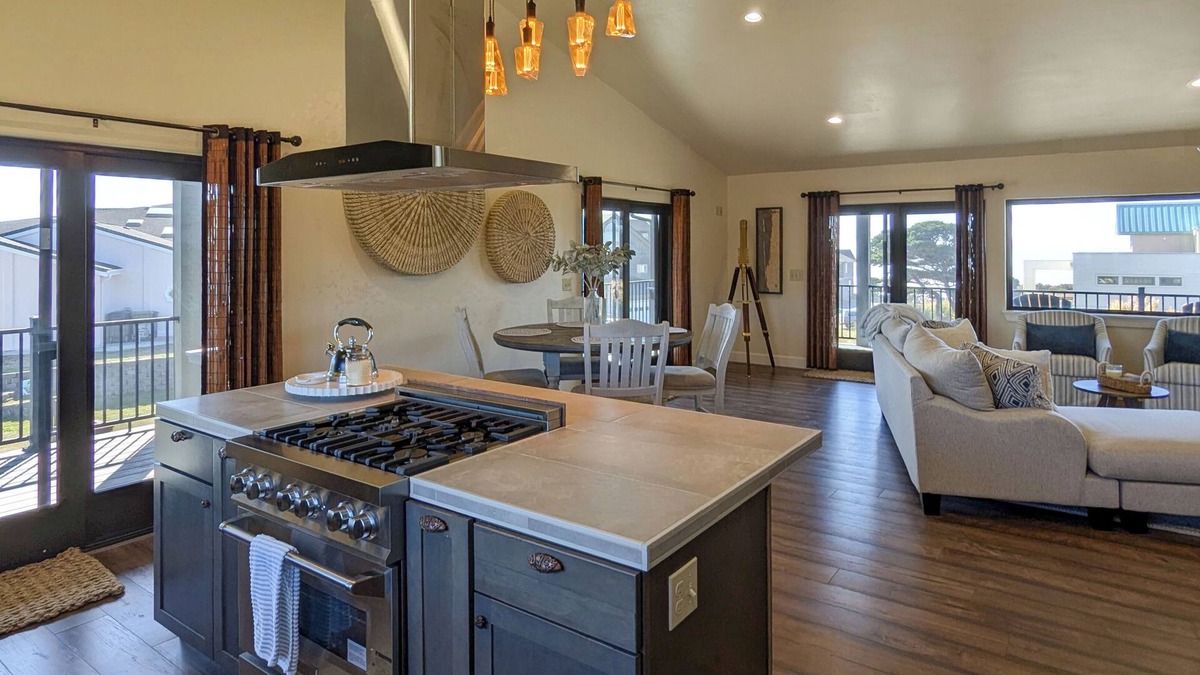 Bandon House | New 2025 "The Salty Sand Dollar"- Amazing Ocean Views & Beach Access