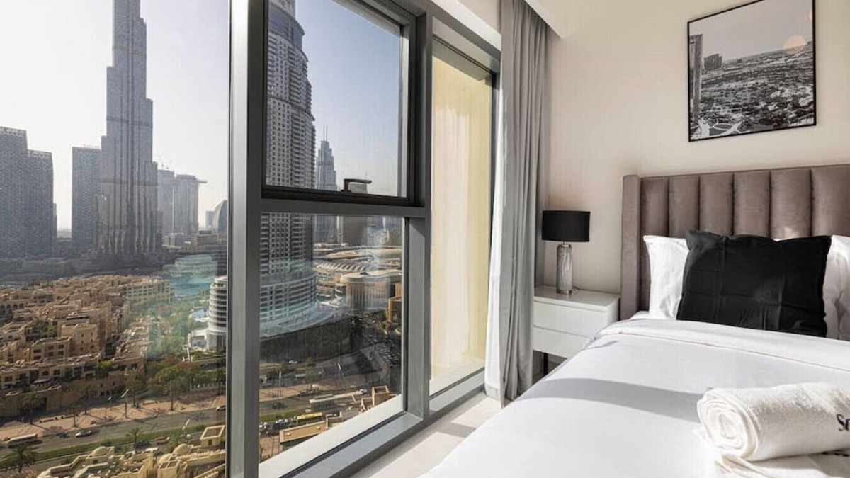 Downtown Dubai Apartment | New 2B | Burj Khalifa | Dubai Mall | 2 Pools | Gym