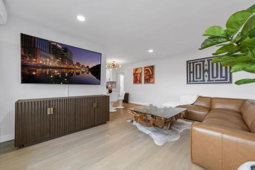 Bay Ho House | NEW 2BR, 1BA, Outdoor Fireplace, Patio Lounge, Western Vibes, Smart TVs, Ambient Lighting