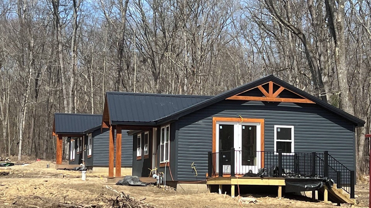 Oil City Cabin | NEW 2BR Lodge With Hot Tub @ Oil Creek State Park, Franklin PA & Oil City, PA.